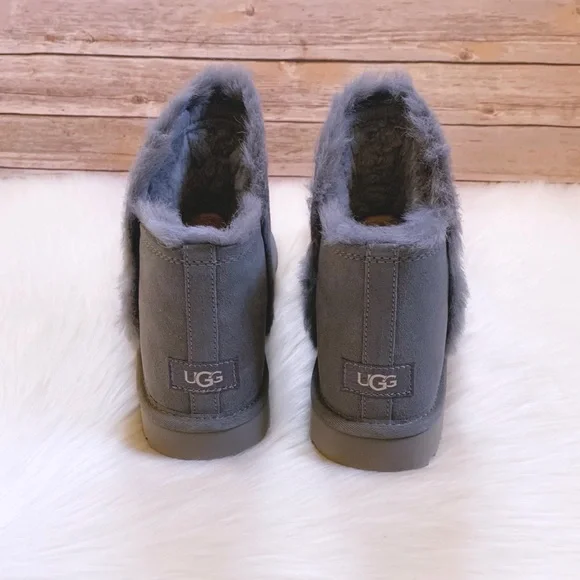 UGG Women’s Classic Mini Fluff High-Low Geyser Boots - Picture 5 of 7
